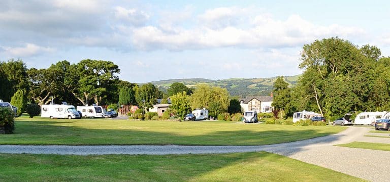 slide caravan park2.jpg.pagespeed.ce .NnppwLthTR 768x360