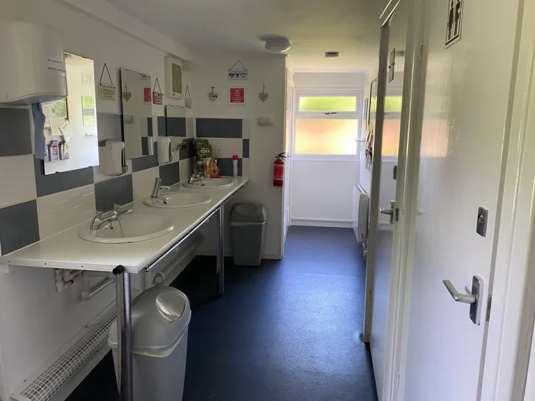 gallery washroom aWtYeLkl 768x576